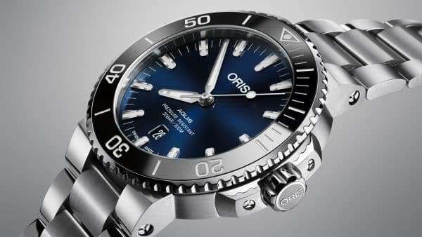 Oris Aquis Date Close Up