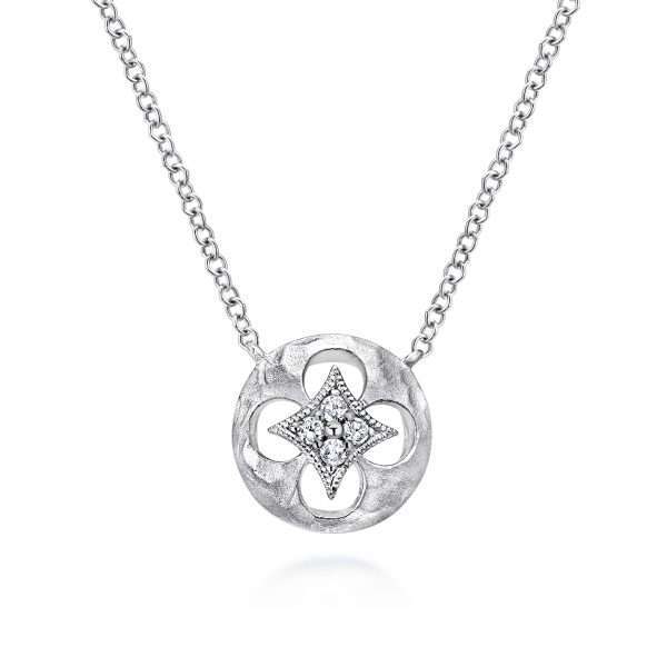 NK4493SV5JJ Quatrefoil Diamond necklace