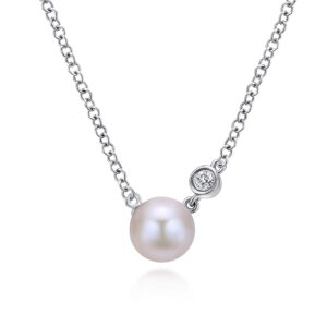 S/S Curb Link Chain with Freshwater Button Pearl at Bottom with Diamond Accent on The Side-.02tdw, 17.5"- Serial# S2044410