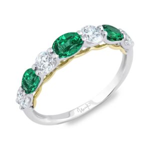 Oval Shaped Emerald Fashion Ring