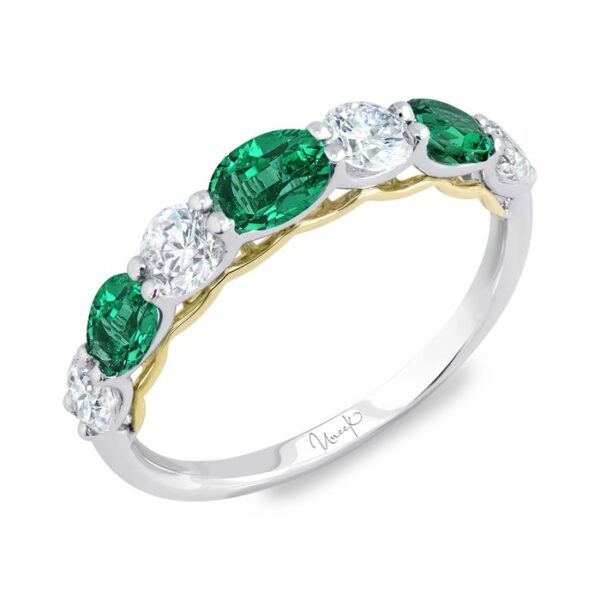Oval Shaped Emerald Fashion Ring